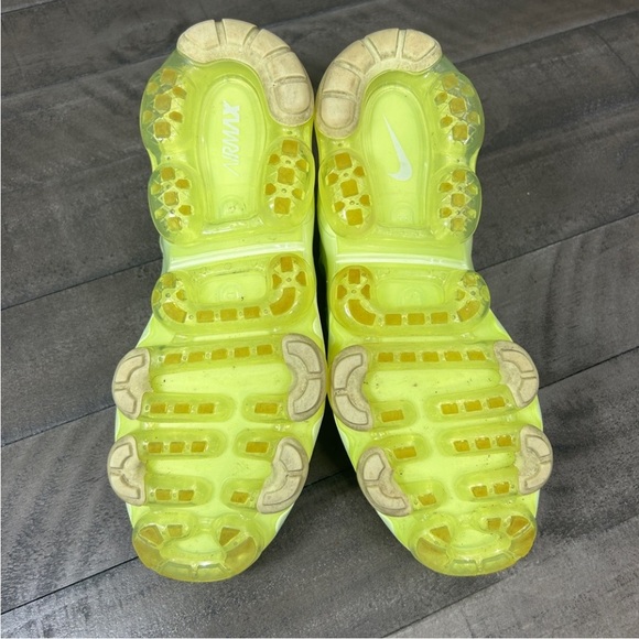 Nike Air Vapormax Plus Barely Volt Sz 9.5 - Picture 6 of 6
